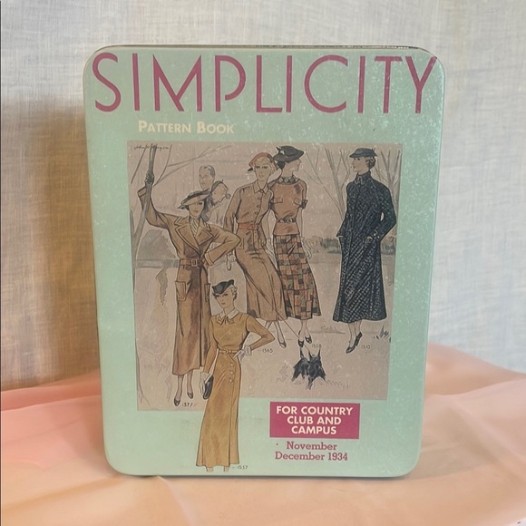 Simplicity Pattern Book collectors tin- Vintage Fashion Designs - Picture 1 of 2
